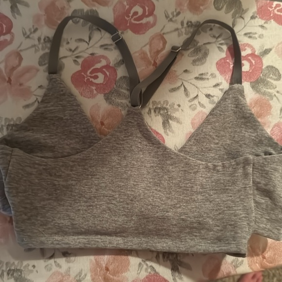 Beyond Yoga Spacedye Cross Detail Sports Bra Silver Mist Small - Picture 2 of 2